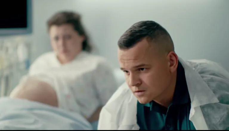 Момент из 11 серии 1 сезона