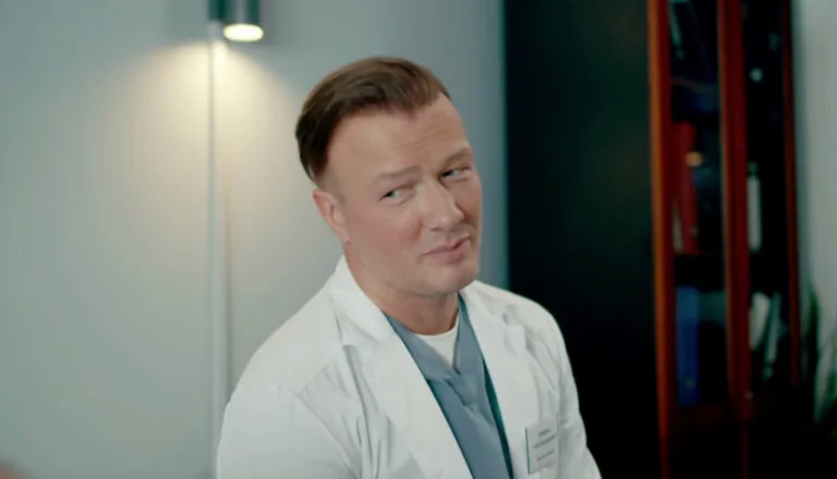 Момент из 12 серии 1 сезона